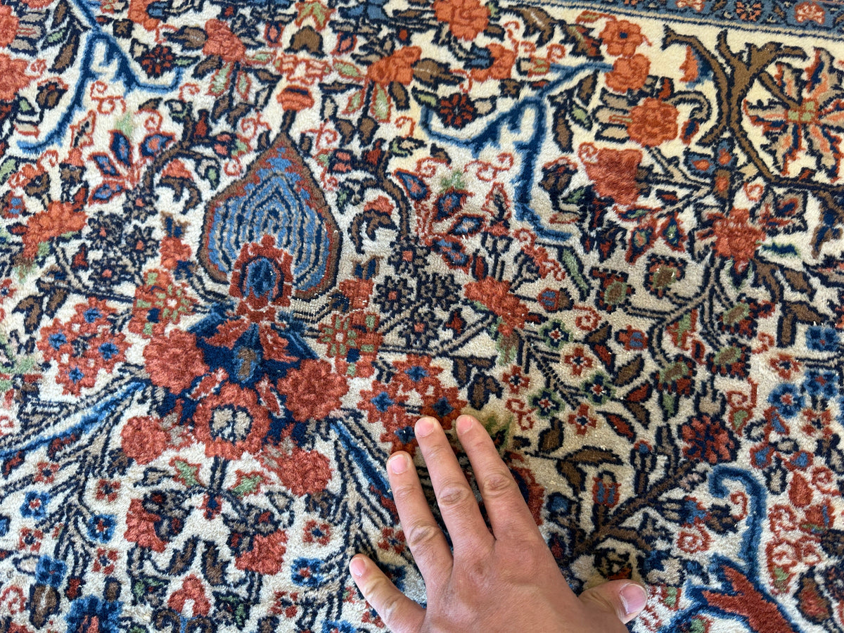 Vintage Persian Sarouk Wool Rug – 4’4” x 6’6” – Hand-Knotted Floral Medallion Design