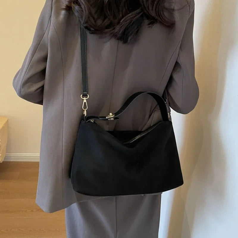 Advanced Retro Bag for Women's 2026 New Textured Frosted Shoulder Bag with Large Capacity Crossbody Commuting Tote Bag Quick Pick Grocers