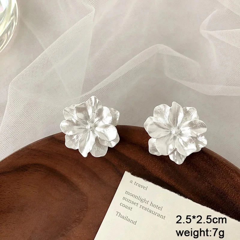 Pure White Women's Dangle Earrings Blooming Flower Acrylic Enamel Butterfly Imitation Pearl Heart Hanging Earrings Elegant brinc Econic Blanks