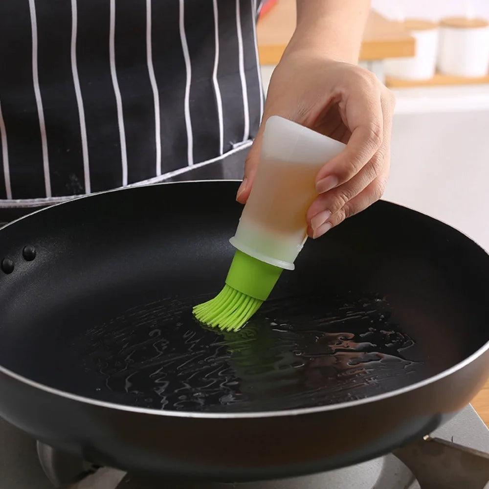 LeMeenQ Silicone Oil Cruet Oil Brush With Bottle Brush, Portable Oil Brushes Liquid Oil Pastry Kitchen Baking Tool, for BBQ Quick Pick Grocers