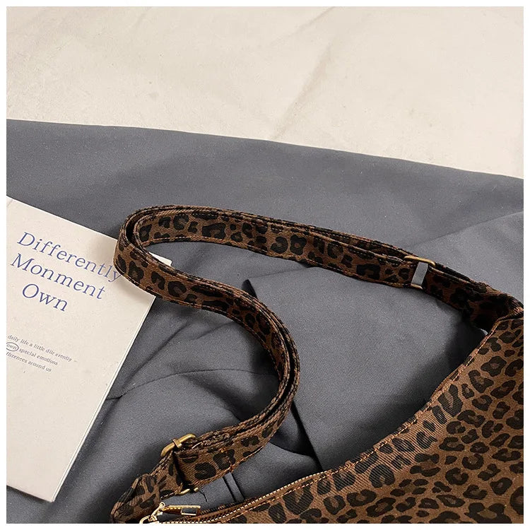 Trendy Casual Soft Textile Women's Shoulder Bag Large Capacity Leopard Print Female Retro Crossbody Bag For Commute Outings Quick Pick Grocers