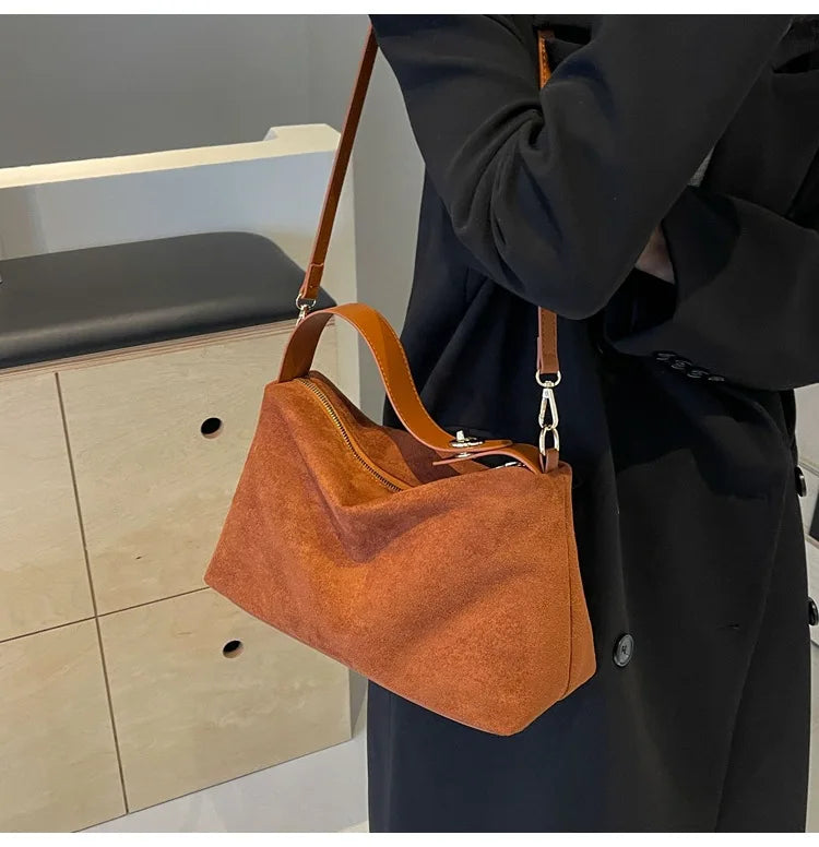 Advanced Retro Bag for Women's 2026 New Textured Frosted Shoulder Bag with Large Capacity Crossbody Commuting Tote Bag Quick Pick Grocers