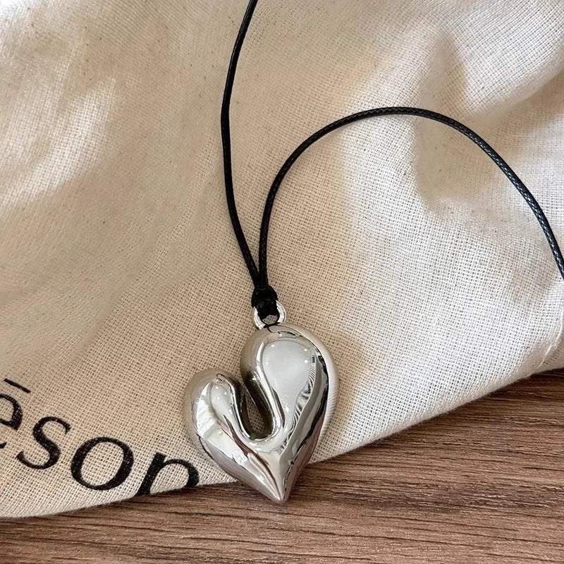 LATS Red Heart Pendant Necklace Vintage 80s Aesthetic Love Inspired Choker New Fashion Romantic Heart Necklace for Women Quick Pick Grocers