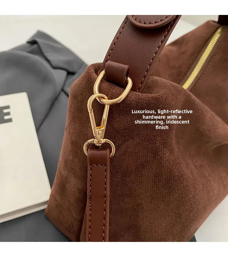 Advanced Retro Bag for Women's 2026 New Textured Frosted Shoulder Bag with Large Capacity Crossbody Commuting Tote Bag Quick Pick Grocers