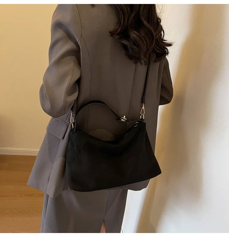 Advanced Retro Bag for Women's 2026 New Textured Frosted Shoulder Bag with Large Capacity Crossbody Commuting Tote Bag Quick Pick Grocers
