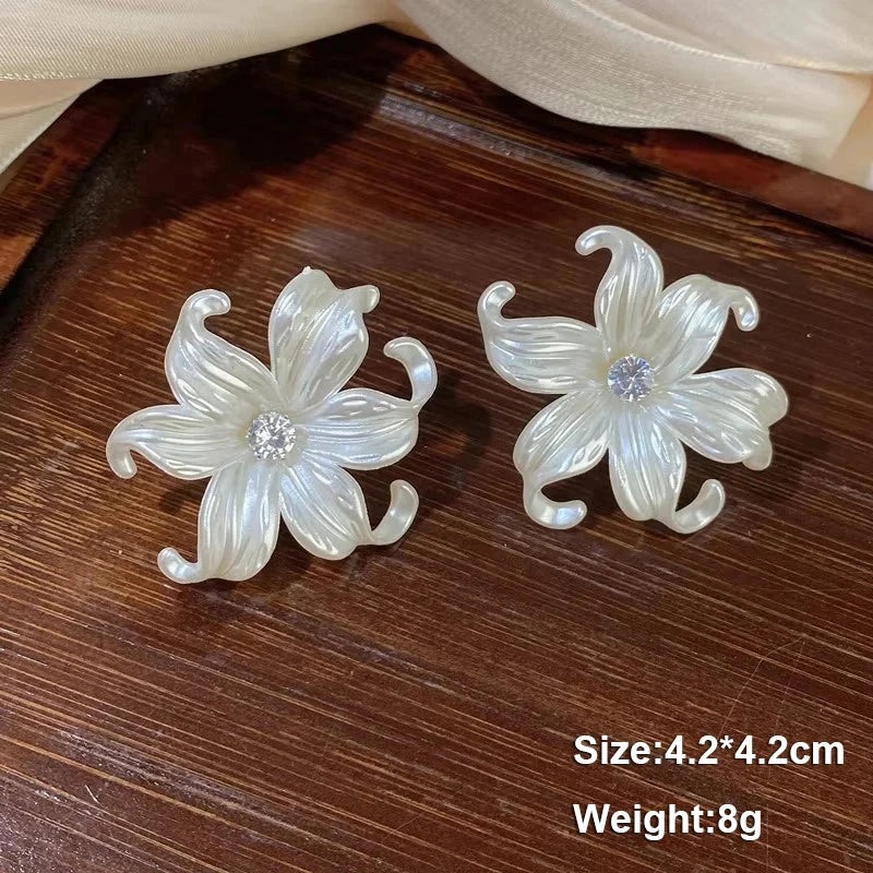 Pure White Women's Dangle Earrings Blooming Flower Acrylic Enamel Butterfly Imitation Pearl Heart Hanging Earrings Elegant brinc Econic Blanks