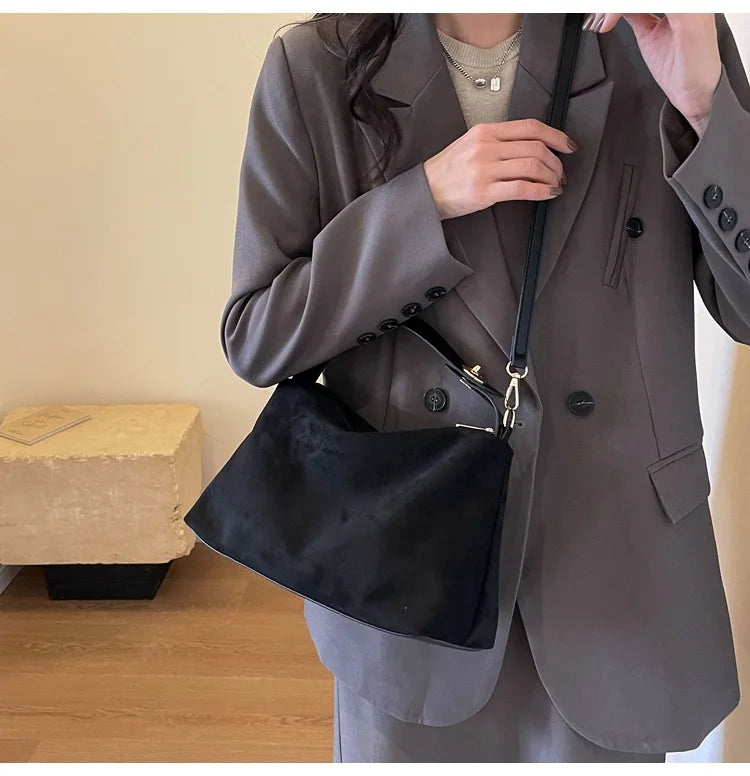 Advanced Retro Bag for Women's 2026 New Textured Frosted Shoulder Bag with Large Capacity Crossbody Commuting Tote Bag Quick Pick Grocers