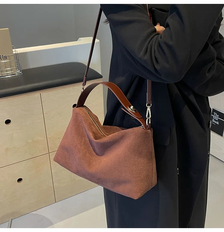 Advanced Retro Bag for Women's 2026 New Textured Frosted Shoulder Bag with Large Capacity Crossbody Commuting Tote Bag Quick Pick Grocers