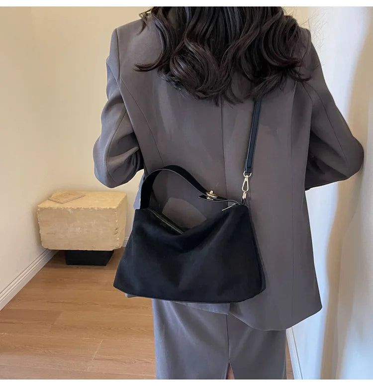 Advanced Retro Bag for Women's 2026 New Textured Frosted Shoulder Bag with Large Capacity Crossbody Commuting Tote Bag Quick Pick Grocers