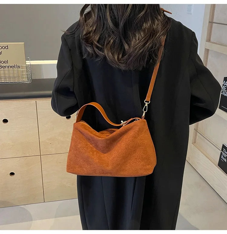 Advanced Retro Bag for Women's 2026 New Textured Frosted Shoulder Bag with Large Capacity Crossbody Commuting Tote Bag Quick Pick Grocers