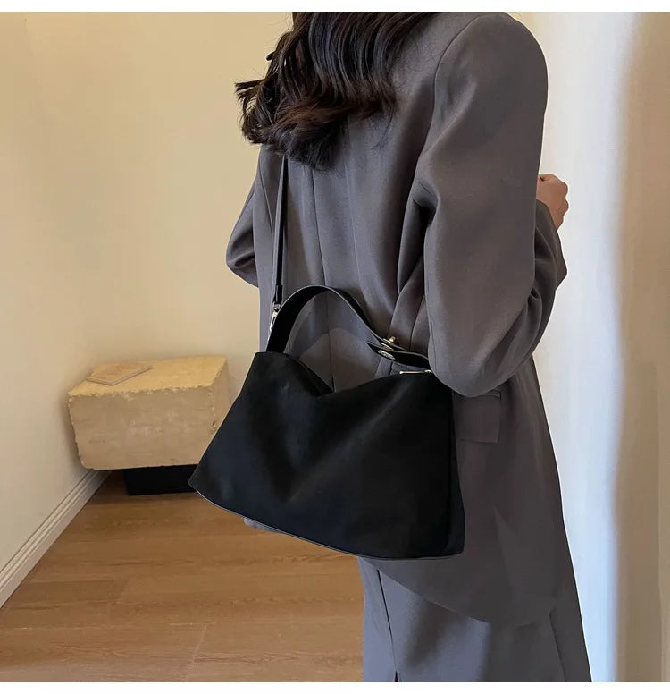 Advanced Retro Bag for Women's 2026 New Textured Frosted Shoulder Bag with Large Capacity Crossbody Commuting Tote Bag Quick Pick Grocers