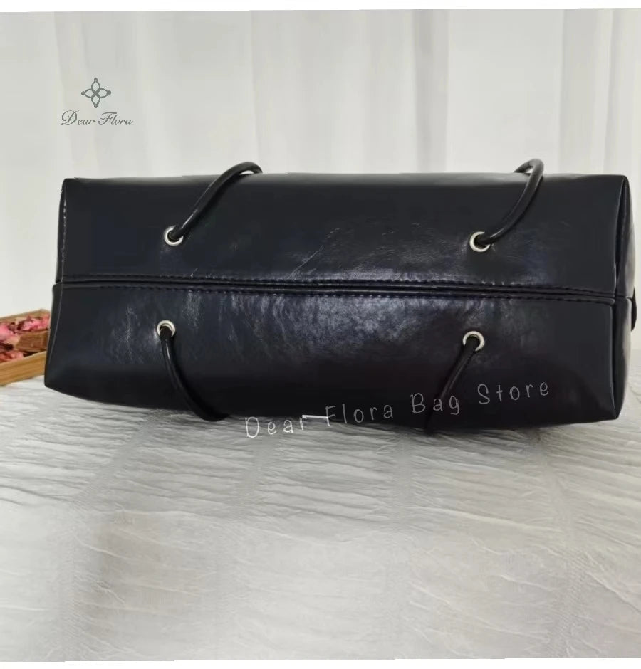 Y2K Women's Bag Large Capacity Boston Pillow Handbag Spicy Girl Fashion Motorcycle Shoulder Bags Vintage Large Capacity Tote Bag Quick Pick Grocers