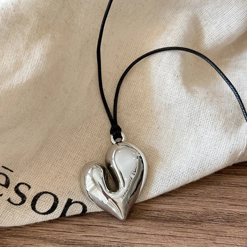 LATS Red Heart Pendant Necklace Vintage 80s Aesthetic Love Inspired Choker New Fashion Romantic Heart Necklace for Women Quick Pick Grocers