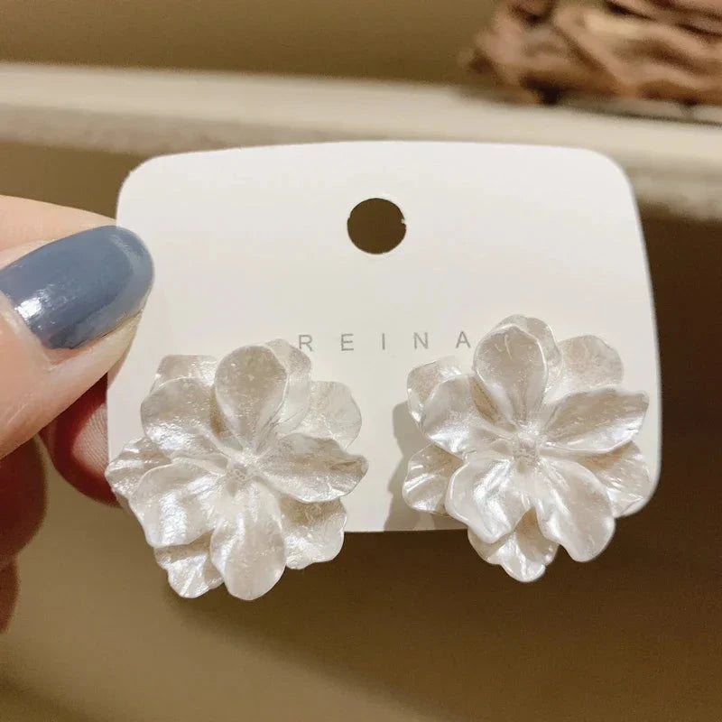 Pure White Women's Dangle Earrings Blooming Flower Acrylic Enamel Butterfly Imitation Pearl Heart Hanging Earrings Elegant brinc Econic Blanks