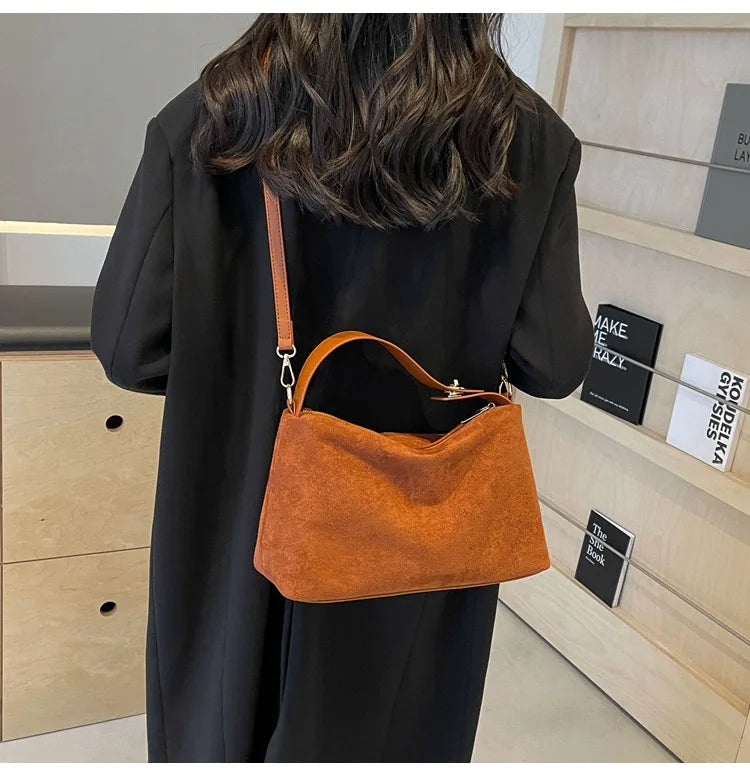 Advanced Retro Bag for Women's 2026 New Textured Frosted Shoulder Bag with Large Capacity Crossbody Commuting Tote Bag Quick Pick Grocers