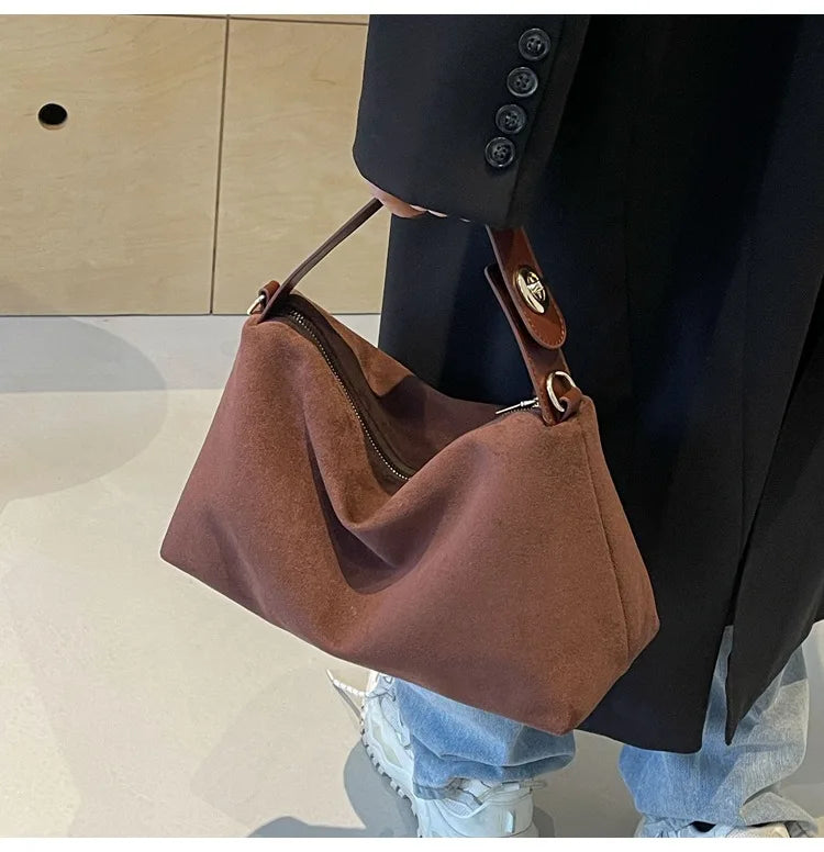 Advanced Retro Bag for Women's 2026 New Textured Frosted Shoulder Bag with Large Capacity Crossbody Commuting Tote Bag Quick Pick Grocers