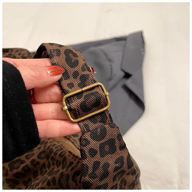 Trendy Casual Soft Textile Women's Shoulder Bag Large Capacity Leopard Print Female Retro Crossbody Bag For Commute Outings Quick Pick Grocers