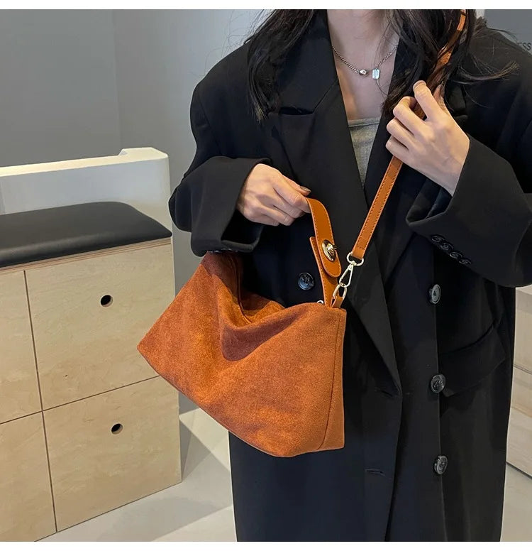 Advanced Retro Bag for Women's 2026 New Textured Frosted Shoulder Bag with Large Capacity Crossbody Commuting Tote Bag Quick Pick Grocers