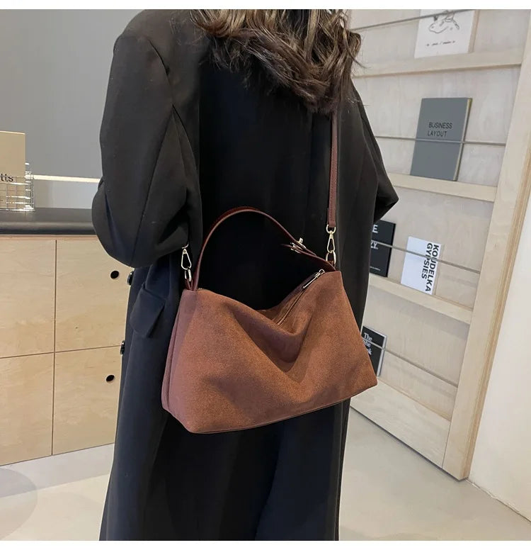 Advanced Retro Bag for Women's 2026 New Textured Frosted Shoulder Bag with Large Capacity Crossbody Commuting Tote Bag Quick Pick Grocers