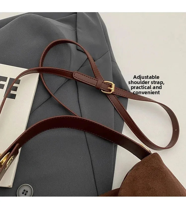 Advanced Retro Bag for Women's 2026 New Textured Frosted Shoulder Bag with Large Capacity Crossbody Commuting Tote Bag Quick Pick Grocers