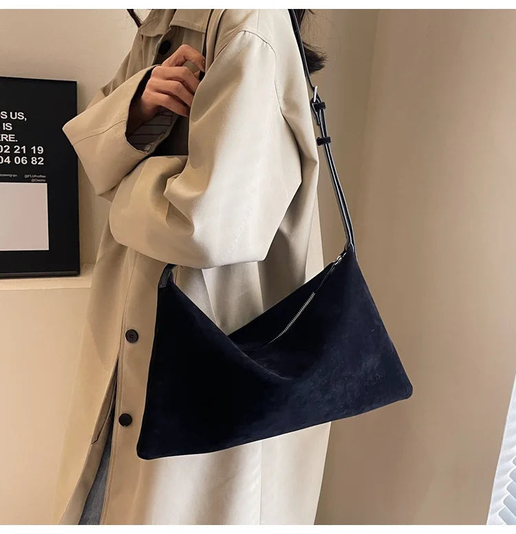 Advanced Retro Bag for Women's 2026 New Textured Frosted Shoulder Bag with Large Capacity Crossbody Commuting Tote Bag Quick Pick Grocers