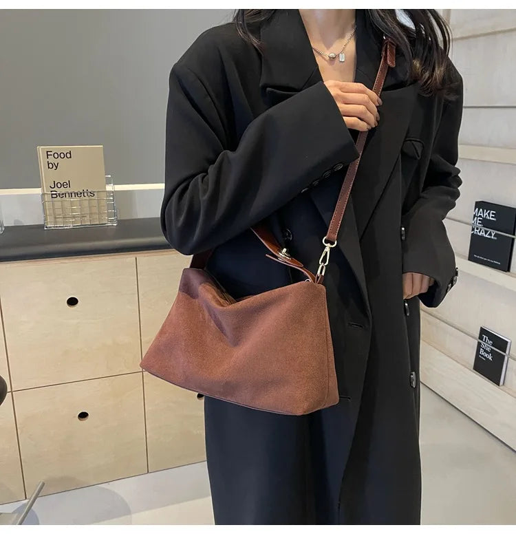 Advanced Retro Bag for Women's 2026 New Textured Frosted Shoulder Bag with Large Capacity Crossbody Commuting Tote Bag Quick Pick Grocers